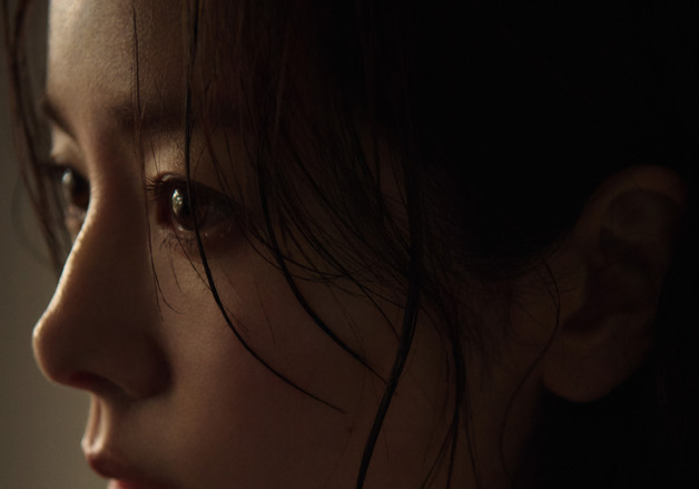 한지민, 쇄골 드러낸 고혹적 오프숄더 드레스…섹시미까지 [N화보]