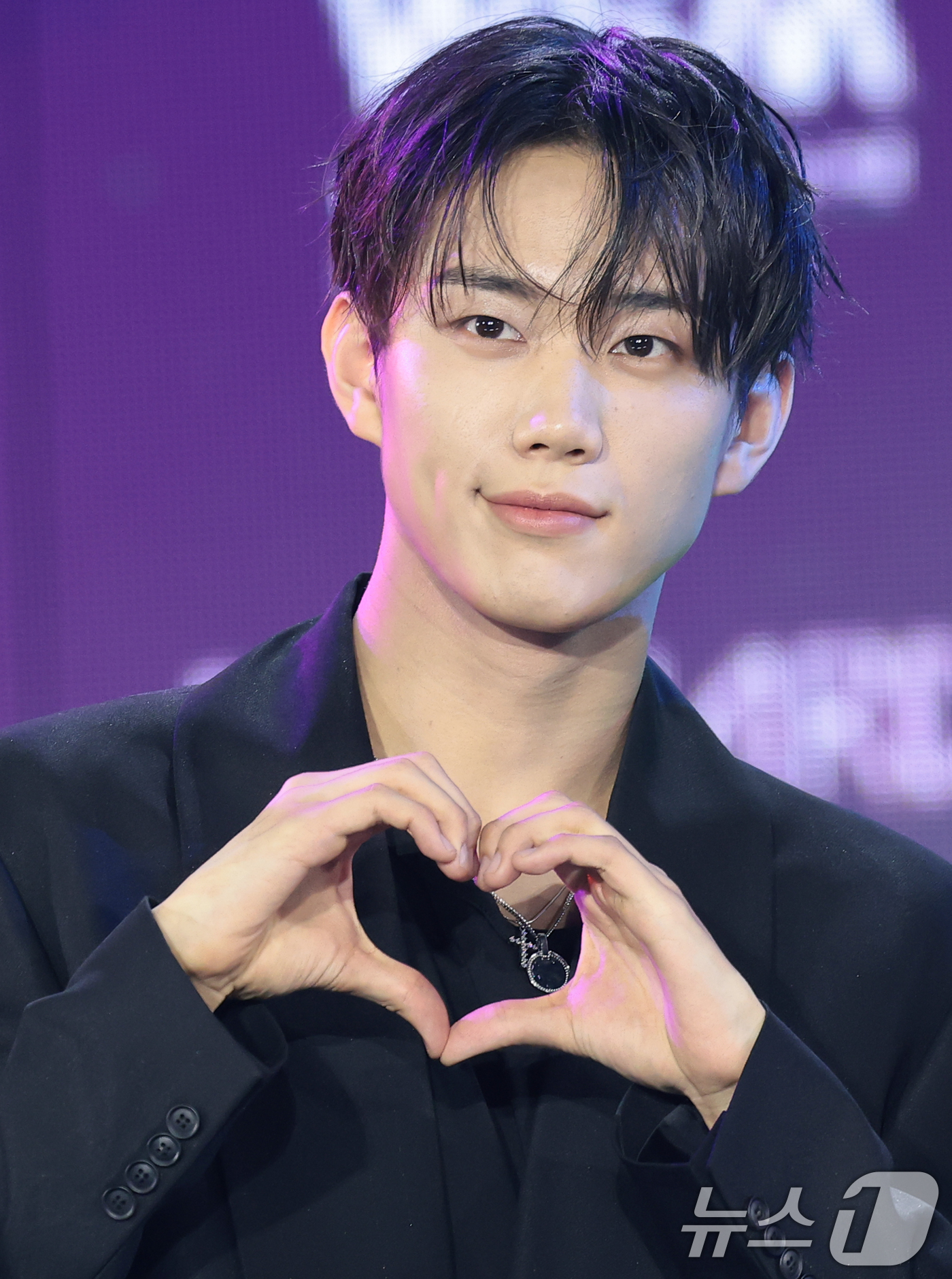 (서울=뉴스1) 권현진 기자 = 피원하모니(P1Harmony) 인탁이 11일 오후 서울 성북구 고려대학교 화정체육관에서 열린 ‘제2회 디 어워즈(D Awards)’ 레드카펫 행사에 …