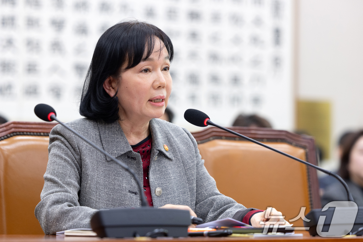 (서울=뉴스1) 이승배 기자 = 11일 서울 여의도 국회에서 열린 제432회국회(임시회) 법제사법위원회 제2차 전체회의에서 송경희 개인정보보호위원장이 의원 질의에 답변하고 있다. …