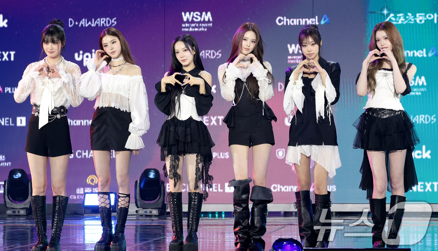 (서울=뉴스1) 권현진 기자 = 이즈나 코코(왼쪽부터)와 마이, 유사랑, 방지민, 최정은, 정세비가 11일 오후 서울 성북구 고려대학교 화정체육관에서 열린 ‘제2회 디 어워즈(D …