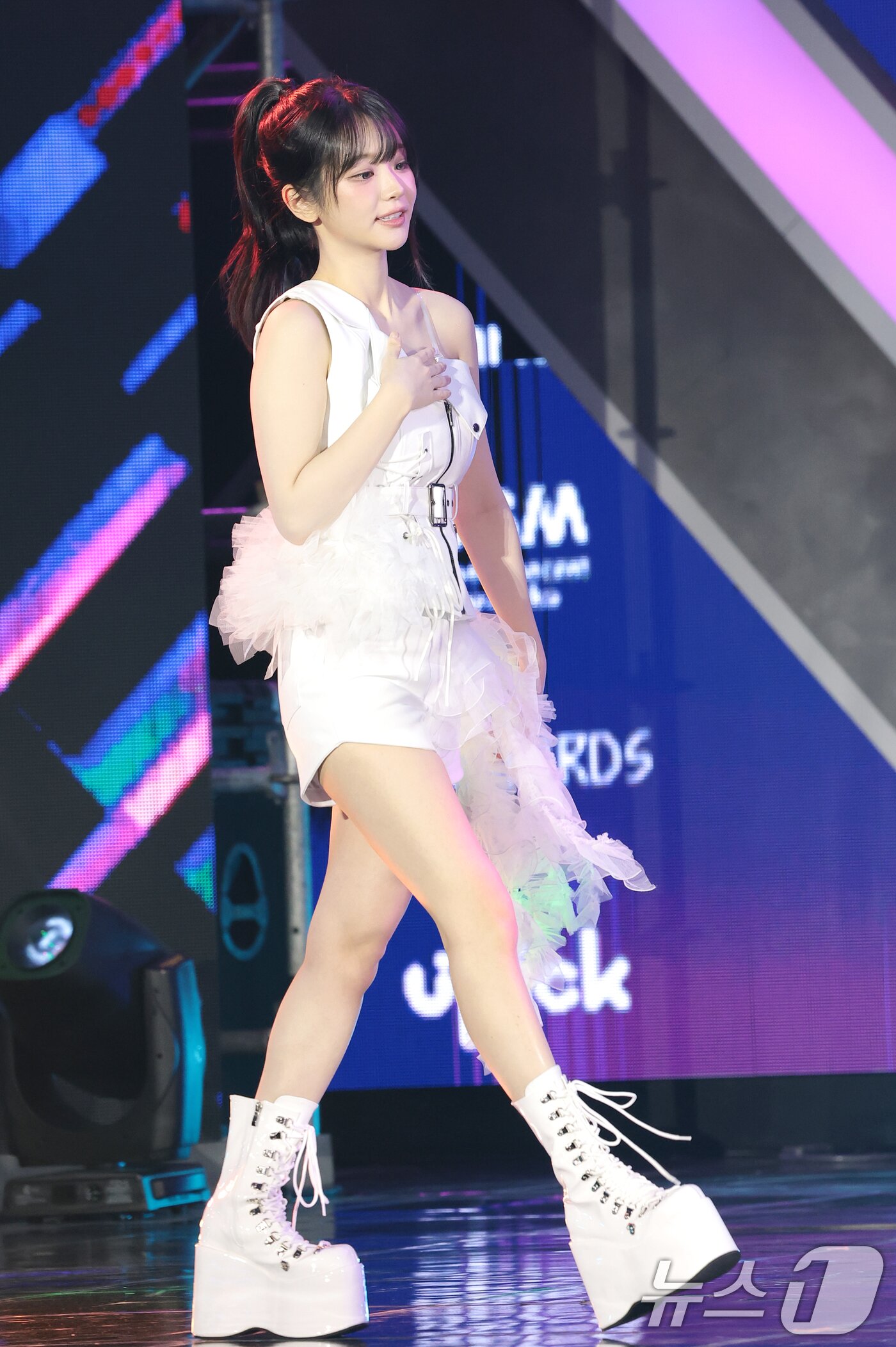 QWER 쵸단, 조심조심 입장