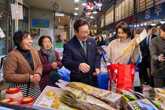 李대통령, 설 앞두고 충주行…'그냥드림' 찾아 "他국민도 상관없이"(종합)