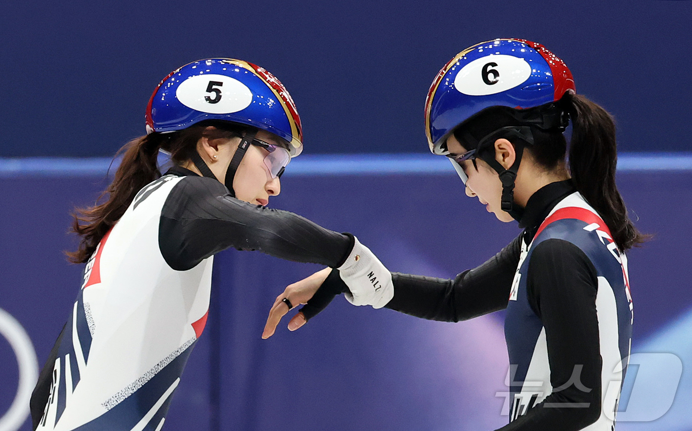 (밀라노=뉴스1) 김진환 기자 = 쇼트트랙 대표팀 최민정이 11일(현지시간) 이탈리아 밀라노 아이스 스케이팅 아레나에서 공식 훈련 중 전날 혼성 계주 2000m에서 부상당한 김길리 …