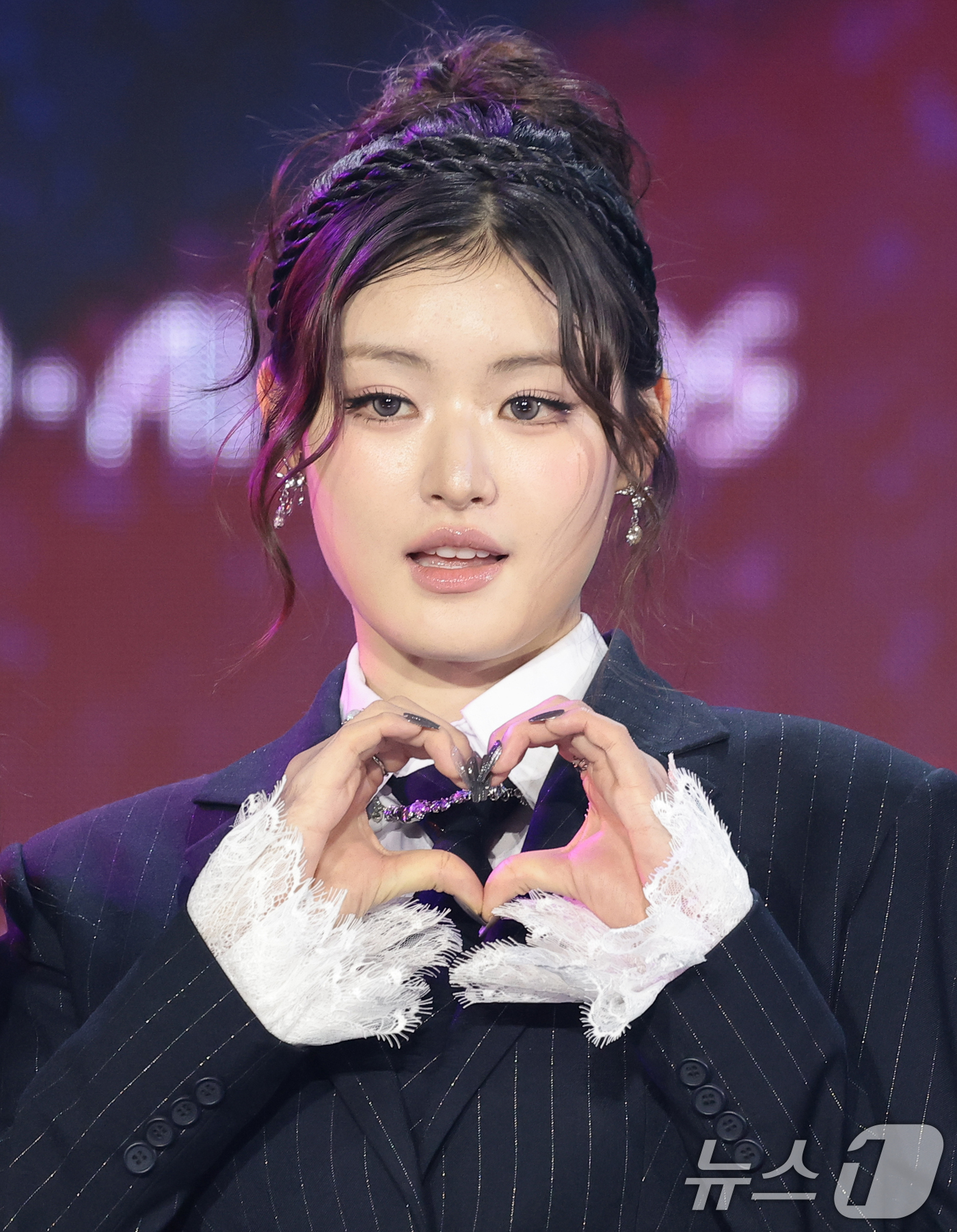 (서울=뉴스1) 권현진 기자 = 피프티피프티 아테나가 11일 오후 서울 성북구 고려대학교 화정체육관에서 열린 ‘제2회 디 어워즈(D Awards)’ 레드카펫 행사에 참석해 포즈를 …