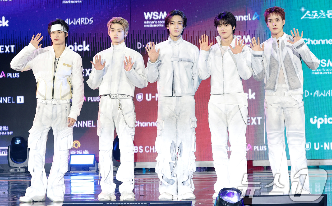 (서울=뉴스1) 권현진 기자 = 그룹 82메이저가 11일 오후 서울 성북구 고려대학교 화정체육관에서 열린 ‘제2회 디 어워즈(D Awards)’ 레드카펫 행사에 참석해 포즈를 취하 …