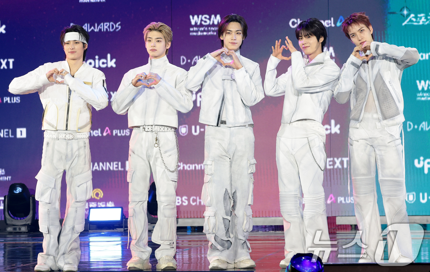 (서울=뉴스1) 권현진 기자 = 그룹 82메이저가 11일 오후 서울 성북구 고려대학교 화정체육관에서 열린 ‘제2회 디 어워즈(D Awards)’ 레드카펫 행사에 참석해 포즈를 취하 …