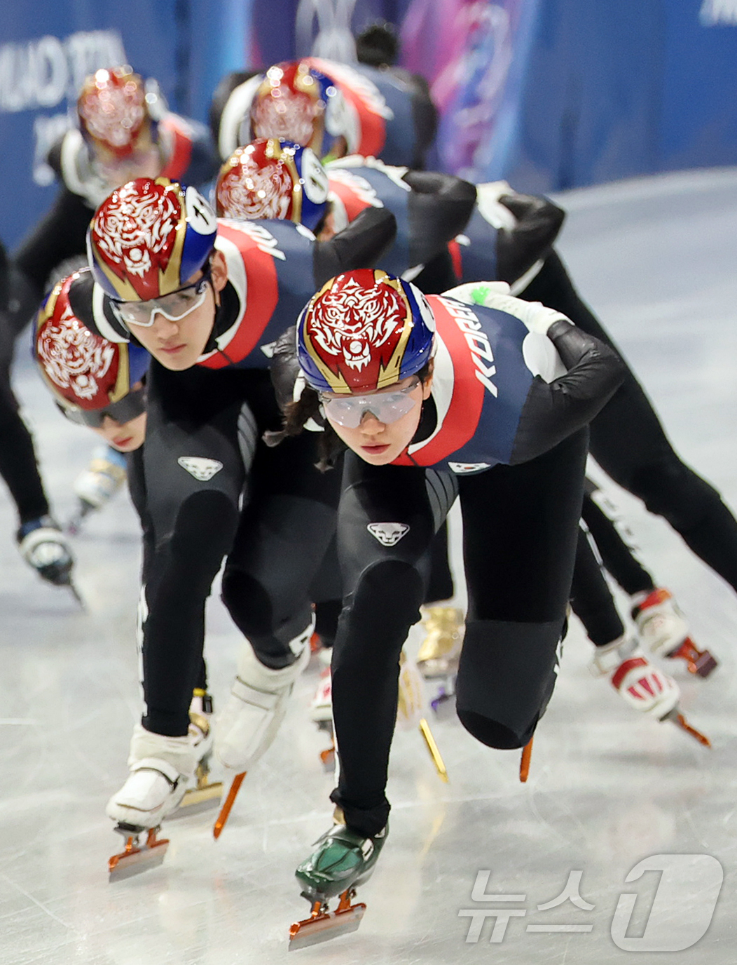 (밀라노=뉴스1) 김진환 기자 = 쇼트트랙 대표팀 선수들이 11일(현지시간) 이탈리아 밀라노 아이스 스케이팅 아레나에서 공식 훈련을 하고 있다. 2026.2.11/뉴스1