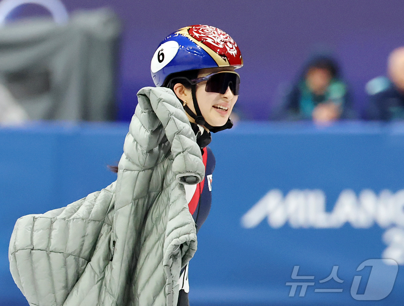 (밀라노=뉴스1) 김진환 기자 = 쇼트트랙 대표팀 선수들이 11일(현지시간) 이탈리아 밀라노 아이스 스케이팅 아레나에서 공식 훈련 중 미소를 짓고 있다. 2026.2.11/뉴스1