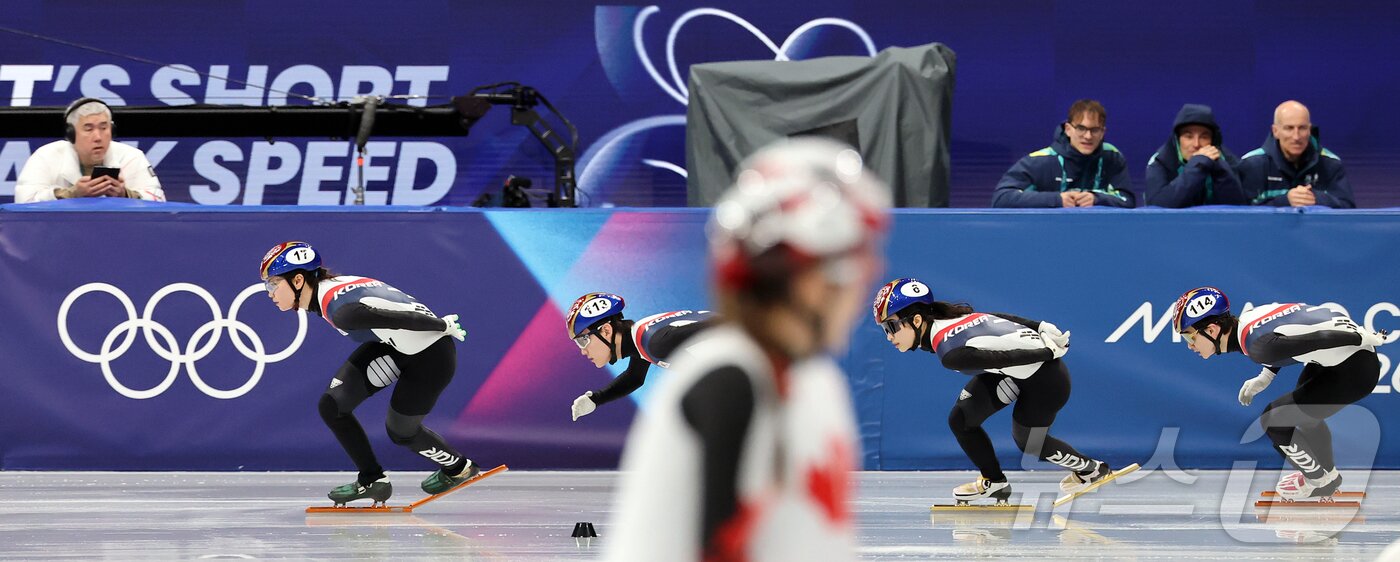 본문 이미지 - 쇼트트랙 대표팀 선수들이 11일(현지시간) 이탈리아 밀라노 아이스 스케이팅 아레나에서 공식 훈련을 하고 있다. 2026.2.11 ⓒ 뉴스1 김진환 기자