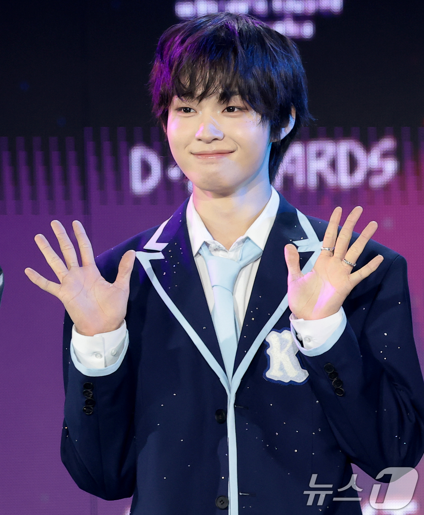 (서울=뉴스1) 권현진 기자 = 그룹 킥플립 케이주가 11일 오후 서울 성북구 고려대학교 화정체육관에서 열린 ‘제2회 디 어워즈(D Awards)’ 레드카펫 행사에 참석해 포즈를 …