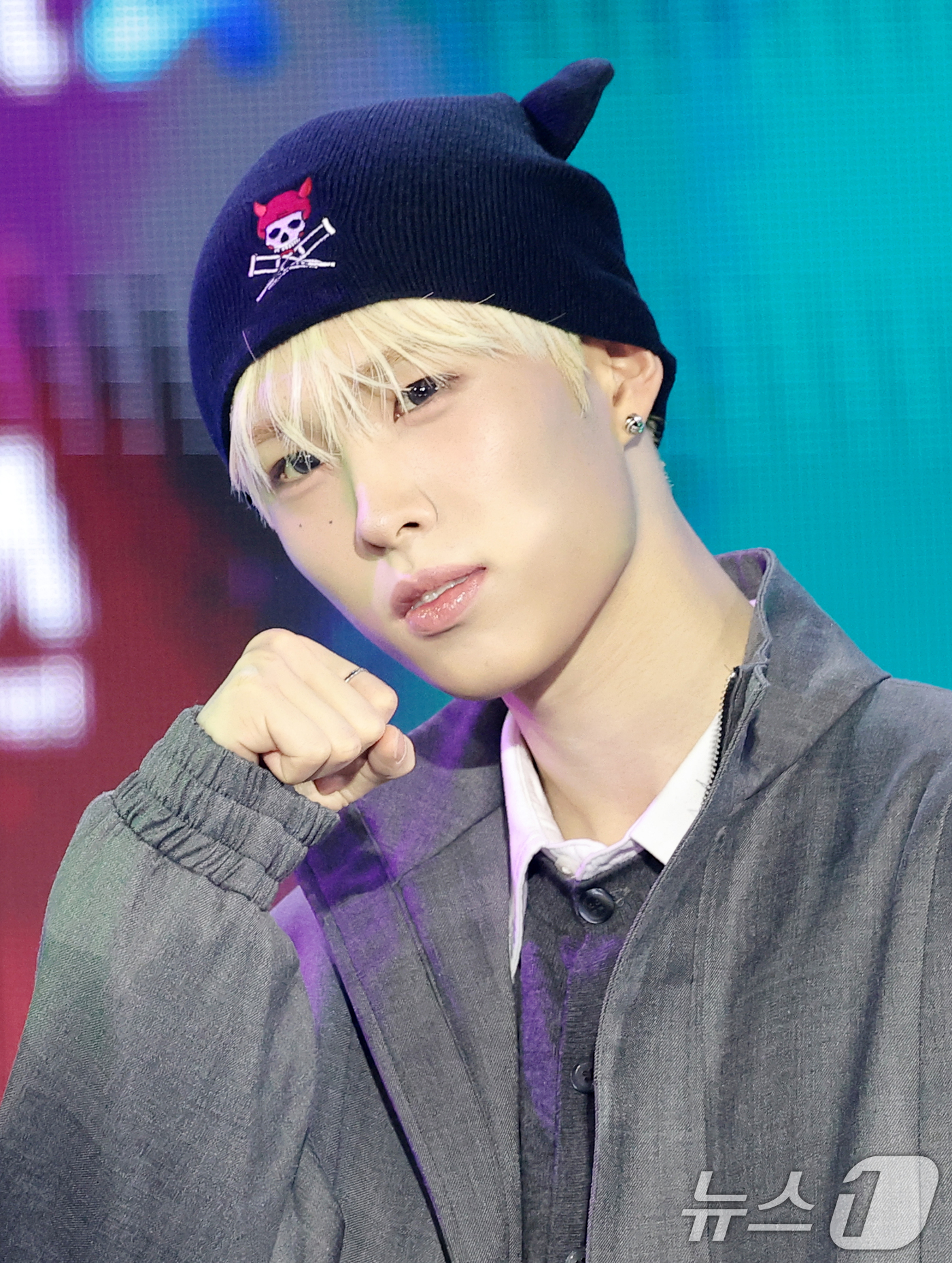 (서울=뉴스1) 권현진 기자 = 그룹 넥스지 휴이가 11일 오후 서울 성북구 고려대학교 화정체육관에서 열린 ‘제2회 디 어워즈(D Awards)’ 레드카펫 행사에 참석해 포즈를 취 …