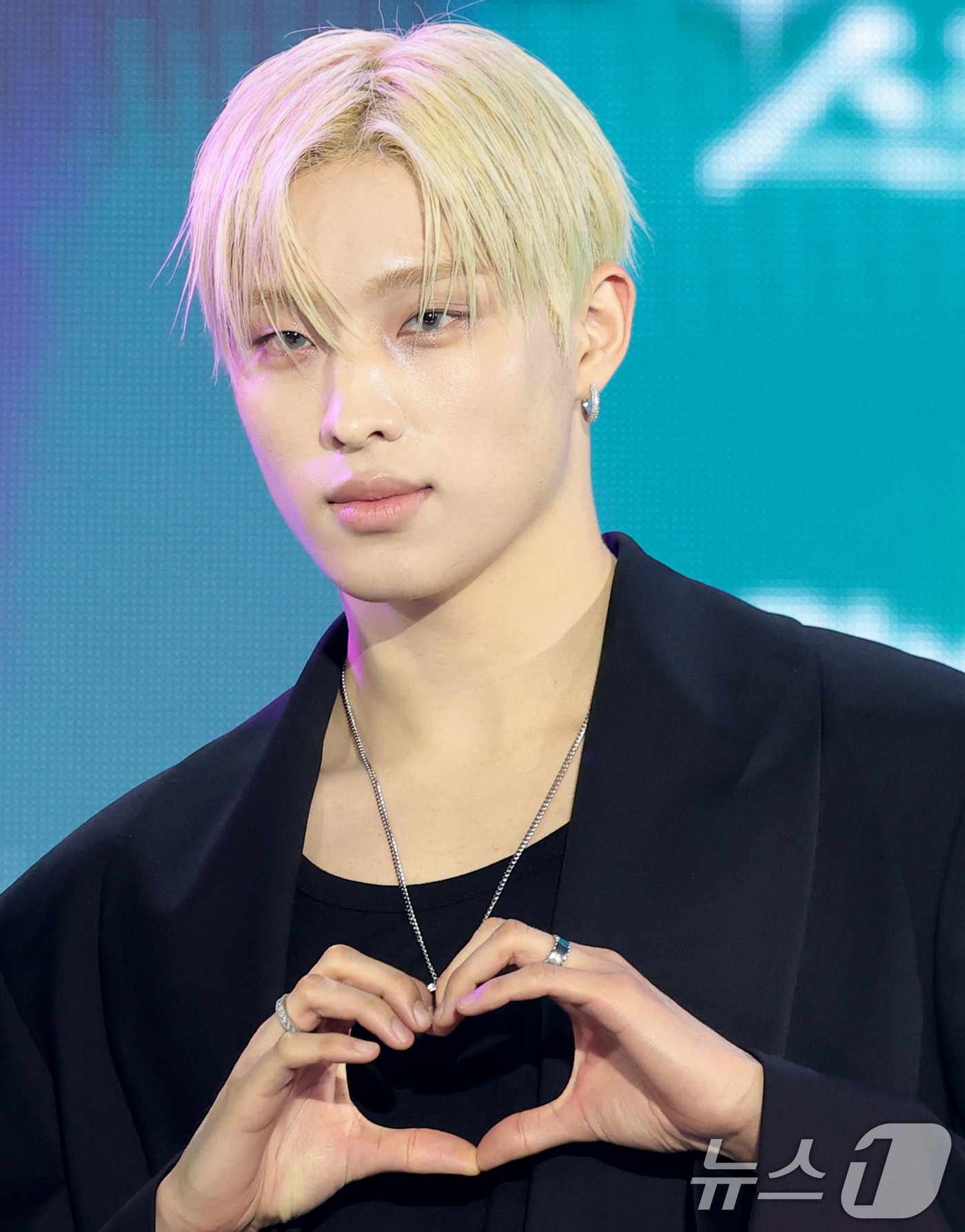 (서울=뉴스1) 권현진 기자 = 그룹 피원하모니 기호가 11일 오후 서울 성북구 고려대학교 화정체육관에서 열린 ‘제2회 디 어워즈(D Awards)’ 레드카펫 행사에 참석해 포즈를 …