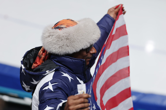 조던 스톨츠 금메달에 기뻐하는 스눕독