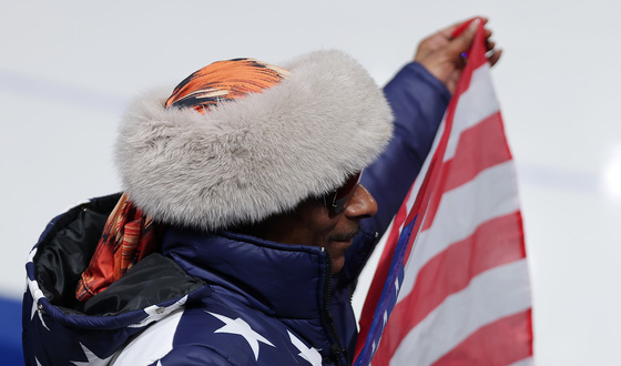 조던 스톨츠 금메달에 기뻐하는 스눕독