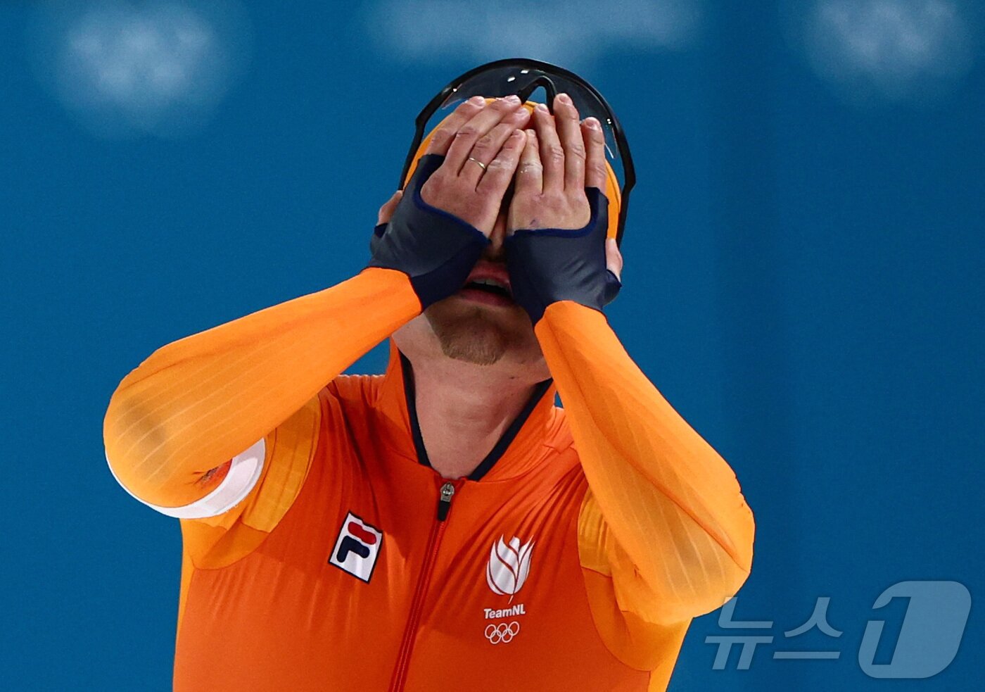 본문 이미지 - 욥 베네마르스(네덜란드)가 12일(한국시간) 열린 2026 밀라노 코르티나 동계 올림픽 남자 1000m 경기를 마친 뒤 아쉬워하고 있다. ⓒ 로이터=뉴스1