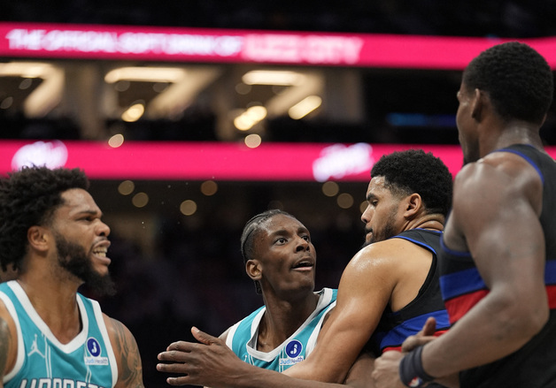 'NBA 난투극' 무더기 징계…스튜어트 7경기 출전 정지