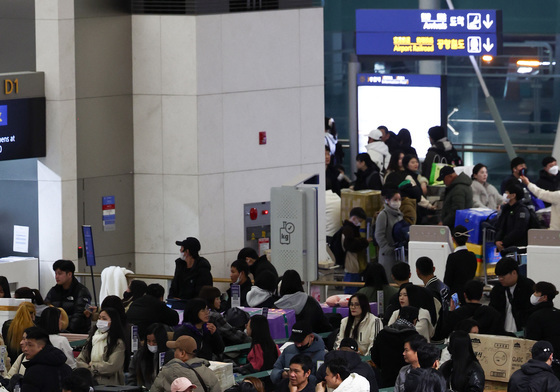 연휴 앞두고 붐비는 공항