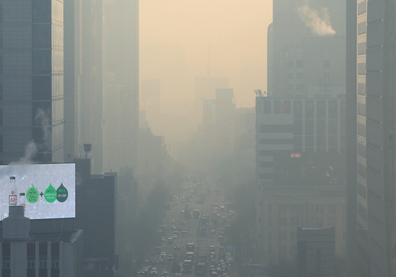온화한 날씨 속 미세먼지는 '나쁨'