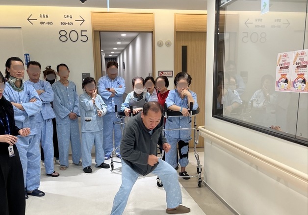 비석치기, 윷놀이… 자생한방병원 '설 행사'에 환자들 '활짝'