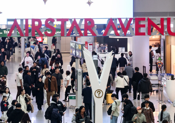 북적이는 공항