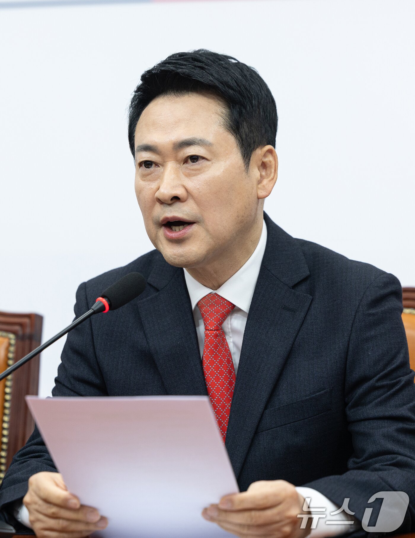 본문 이미지 - 장동혁 국민의힘 대표가 12일 서울 여의도 국회에서 열린 최고위원회의에서 모두발언하고 있다. 2026.2.12 ⓒ 뉴스1 이승배 기자