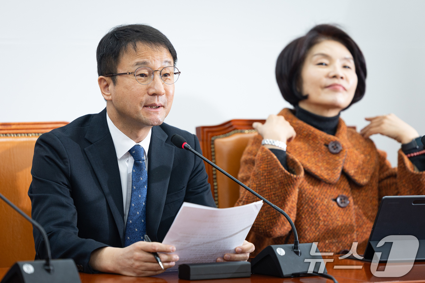 (서울=뉴스1) 유승관 기자 = 한병도 더불어민주당 원내대표가 12일 서울 여의도 국회에서 열린 정책조정회의에서 모두 발언을 하고 있다. 2026.2.12/뉴스1