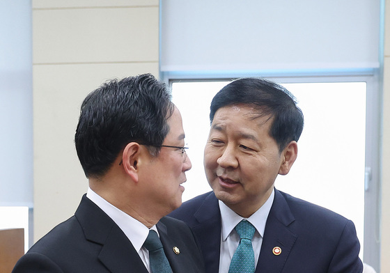 대화하는 구윤철·박수영