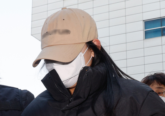'강북구 모텔 연쇄 사망' 20대 여성 구속심사 출석…'묵묵부답'