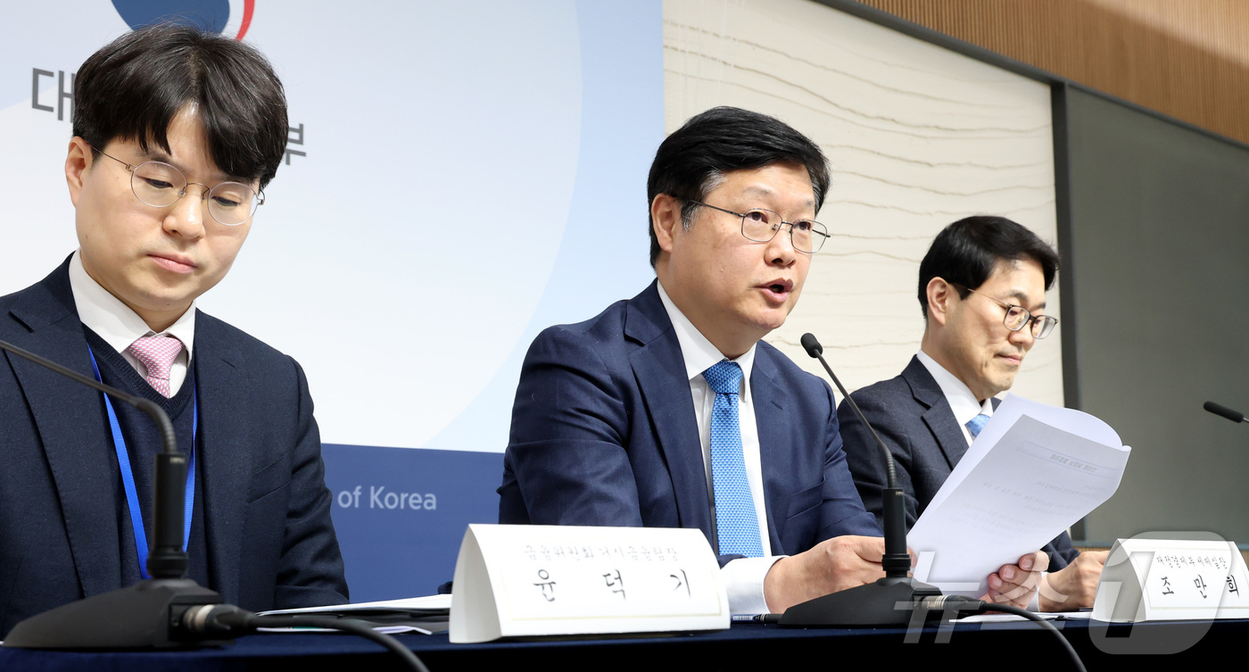 (세종=뉴스1) 김기남 기자 = 조만희 재정경제부 세재실장이 12일 세종시 정부세종청사에서 다주택자 양도소득세 중과 유예 종료 및 보완방안 관련 주요내용을 설명하고 있다. 2026 …