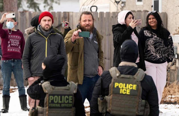 美법무부, 'ICE 요원 폭행 혐의' 2명 기소 취하…"증거 불일치"