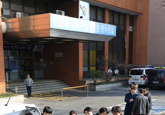 경찰 출석 입장 밝히는 전한길 씨