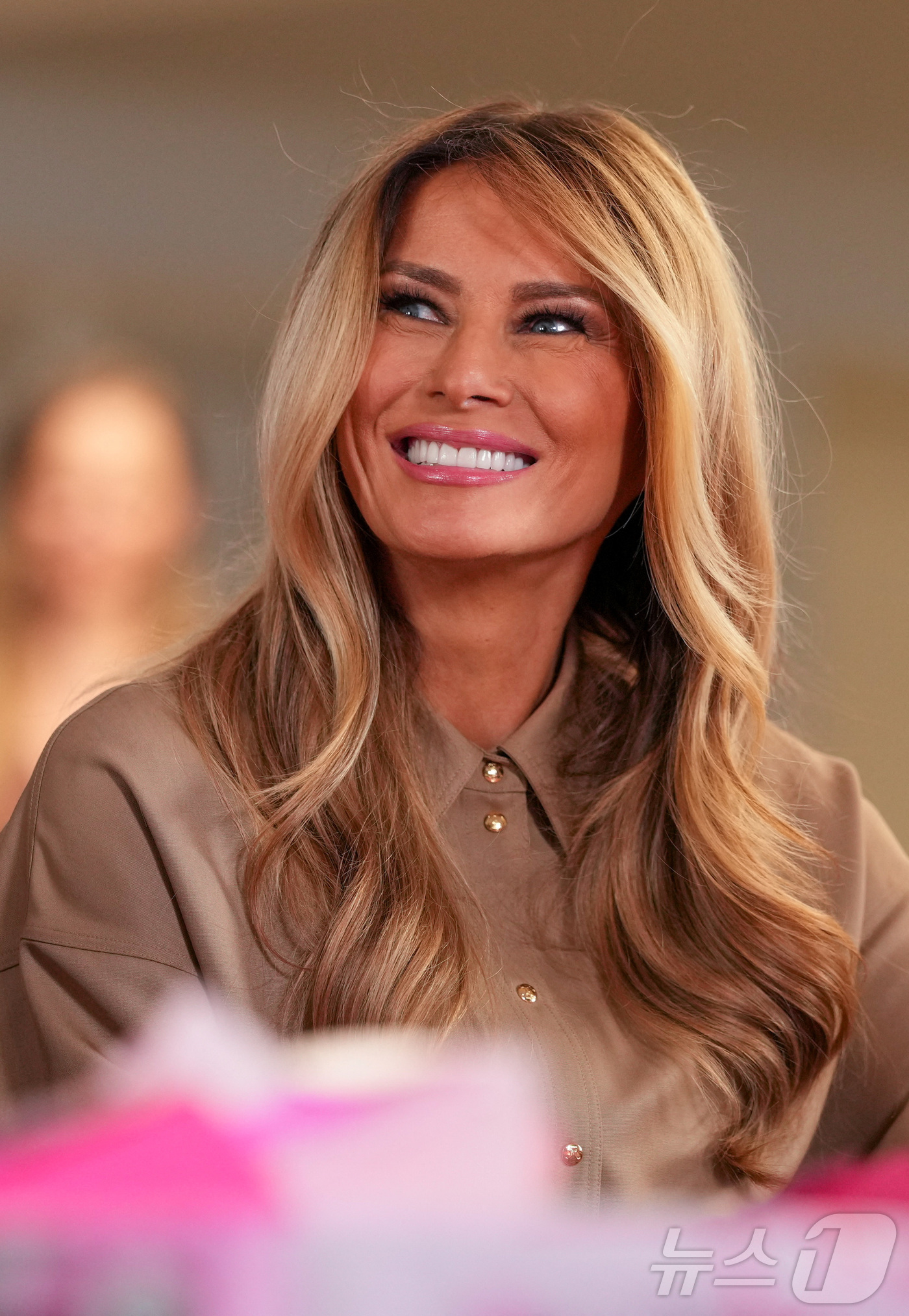 (베서스다 로이터=뉴스1) 김경민 기자 = 도널드 트럼프 미국 대통령의 부인 멜라니아 여사가 밸런타인데이를 앞두고 11일(현지시간) 베서스다에 위치한 국립보건원(NIH) 산하 어린 …