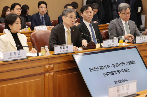 발언하는 조현 외교부 장관