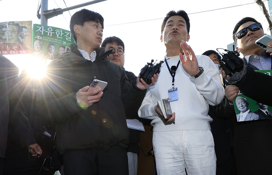 입장 밝히는 전한길