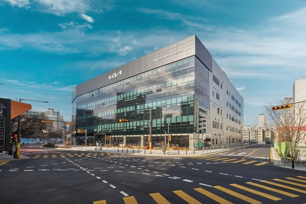 기아 '시흥 플래그십 스토어' 개관…관람부터 정비까지 한자리에