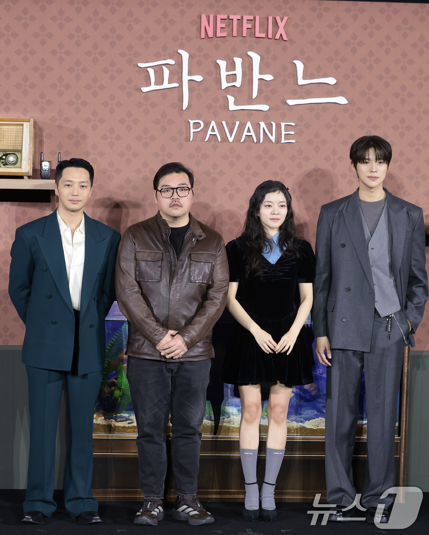 (서울=뉴스1) 권현진 기자 = 배우 변요한(왼쪽부터)과 이종필 감독, 고아성, 문상민이 12일 오전 서울 강남구 코엑스 메가박스에서 열린 넷플릭스 영화 '파반느' 제작보고회에 참 …