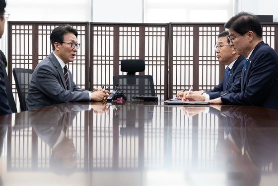 '행정통합' 의결 앞두고 행안위원장실 긴급 방문한 김민석 총리