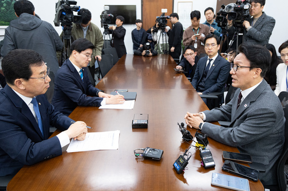 김민석 총리, 국회 찾아 행정통합 논의