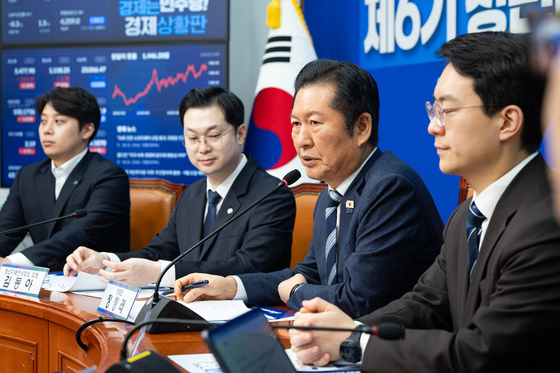 축사하는 정청래 민주당 대표