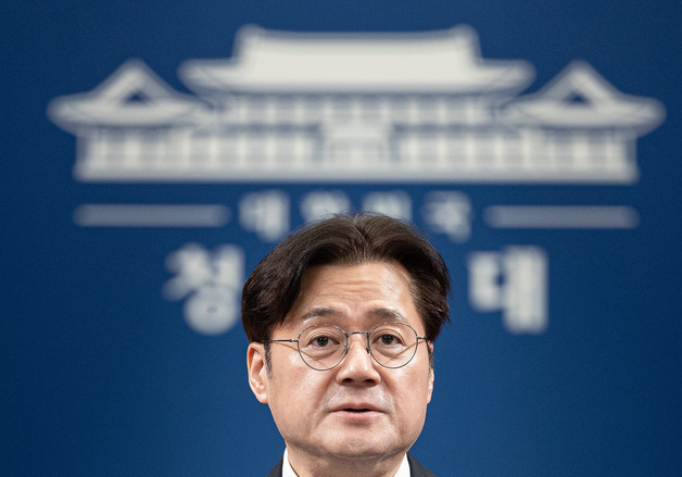 홍익표 정무수석, '여야 양당 대표 오찬회동 불발' 현안 브리핑