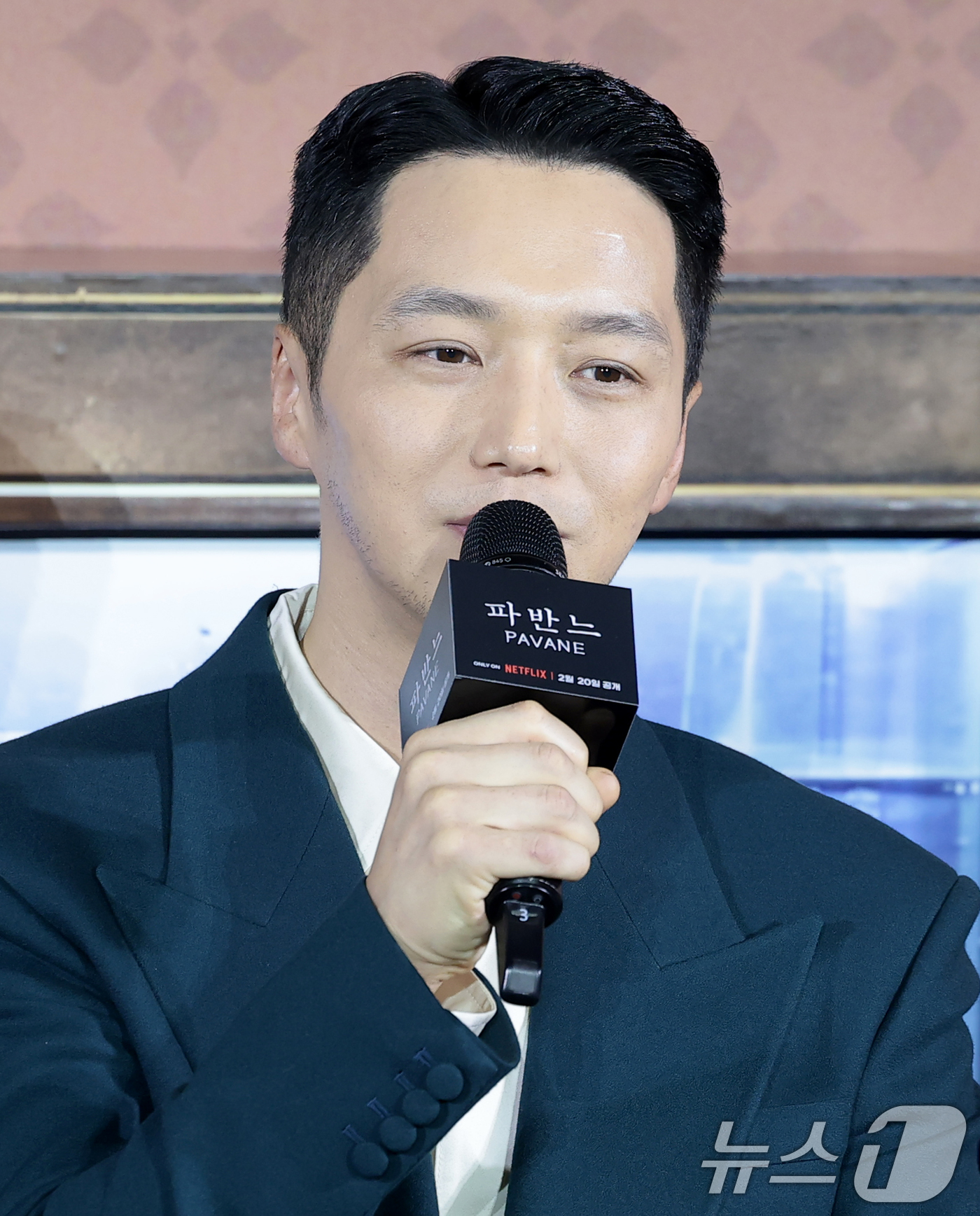 (서울=뉴스1) 권현진 기자 = 배우 변요한이 12일 오전 서울 강남구 코엑스 메가박스에서 열린 넷플릭스 영화 '파반느' 제작보고회에 참석해 티파니 영과 결혼 질문에 답하고 있다. …