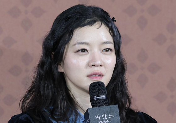 인사말 하는 고아성