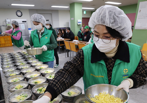 '떡국 드시고 가세요'