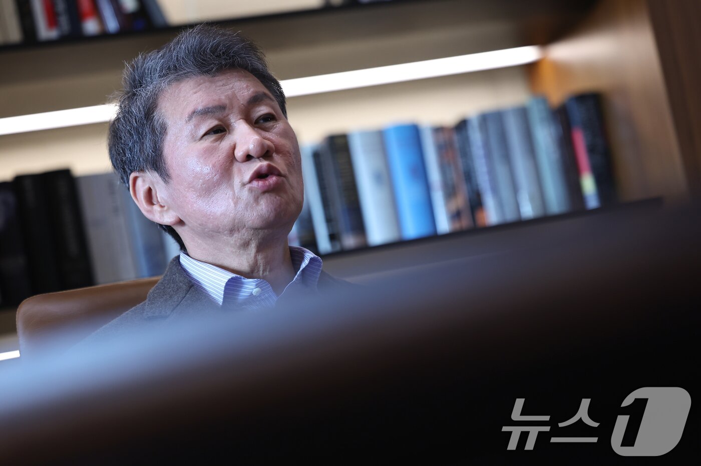 본문 이미지 - 정몽규 포니정재단 이사장이 12일 서울 종로구 포니정재단에서 가진 뉴스1과 인터뷰에서 발언을 하고 있다. 2026.2.12 ⓒ 뉴스1 김도우 기자