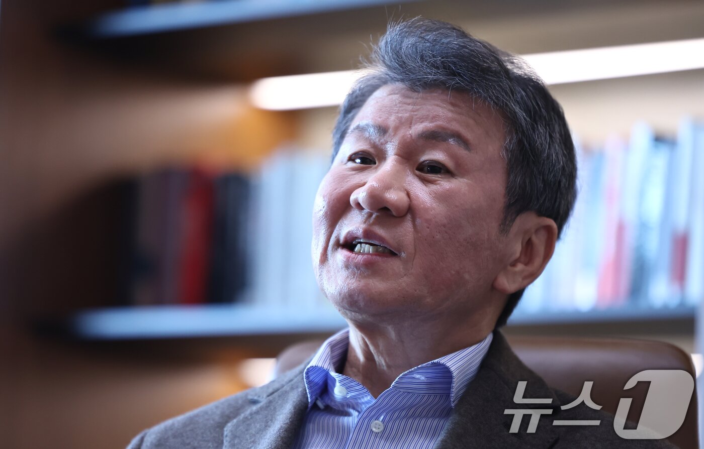 본문 이미지 - 정몽규 포니정재단 이사장이 12일 서울 종로구 포니정재단에서 가진 뉴스1과 인터뷰에서 발언을 하고 있다. 2026.2.12 ⓒ 뉴스1 김도우 기자