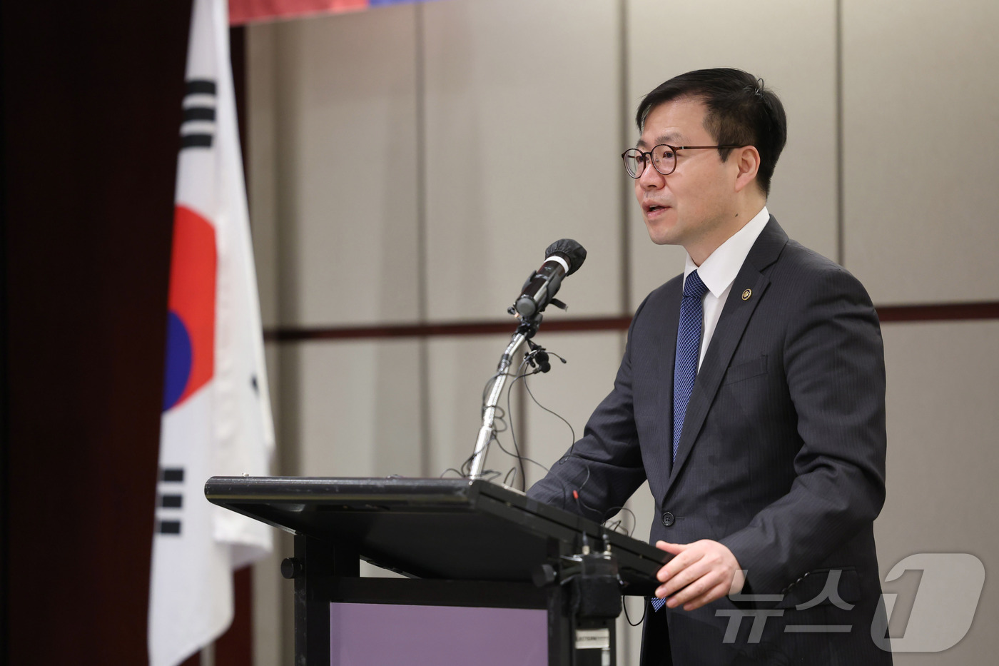 (서울=뉴스1) = 여한구 산업통상부 통상교섭본부장이 12일 오전 서울 용산구 그랜드하얏트호텔에서 열린 '주한미국상공회의소(AMCHAM) 간담회'에서 인사말을 하고 있다. (산업통 …