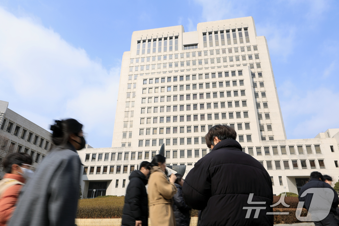 (서울=뉴스1) 박정호 기자 = 대법관을 증원하는 내용의 법원조직법 개정안과 대법원 판결에 헌법소원을 제기할 수 있도록 하는 헌법재판소법 개정안이 국회 법제사법위원회를 통과한 가운 …