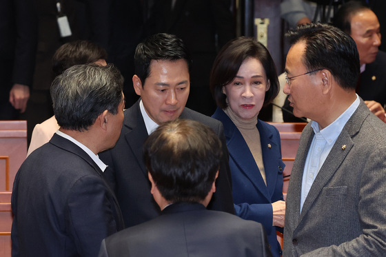 대화나누는 장동혁