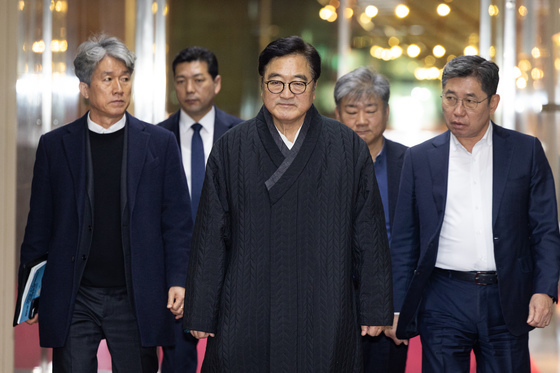 우원식 의장 "정치가 국민 신뢰 회복 위해 더 노력해야"