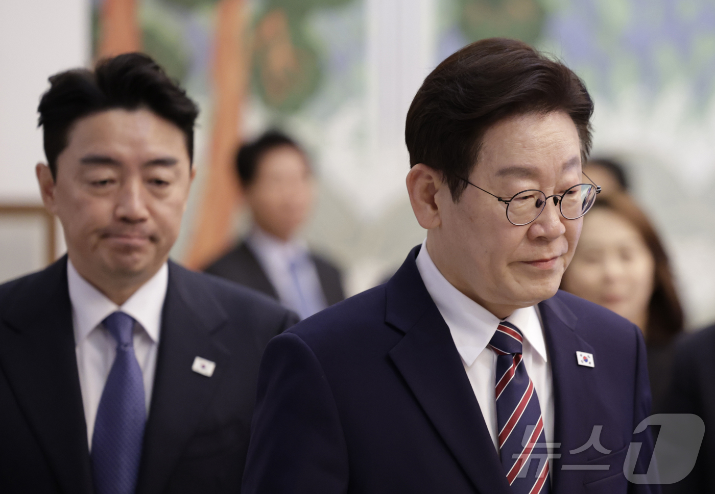 (서울=뉴스1) 허경 기자 = 이재명 대통령이 12일 청와대에서 열린 수석보좌관회의에 입장하고 있다. 2026.2.12/뉴스1